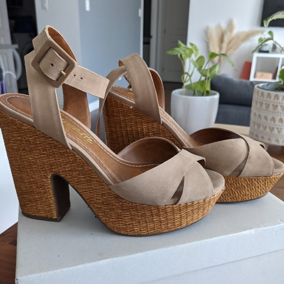 L'intervalle platform taupe sandals - Picture 3 of 4